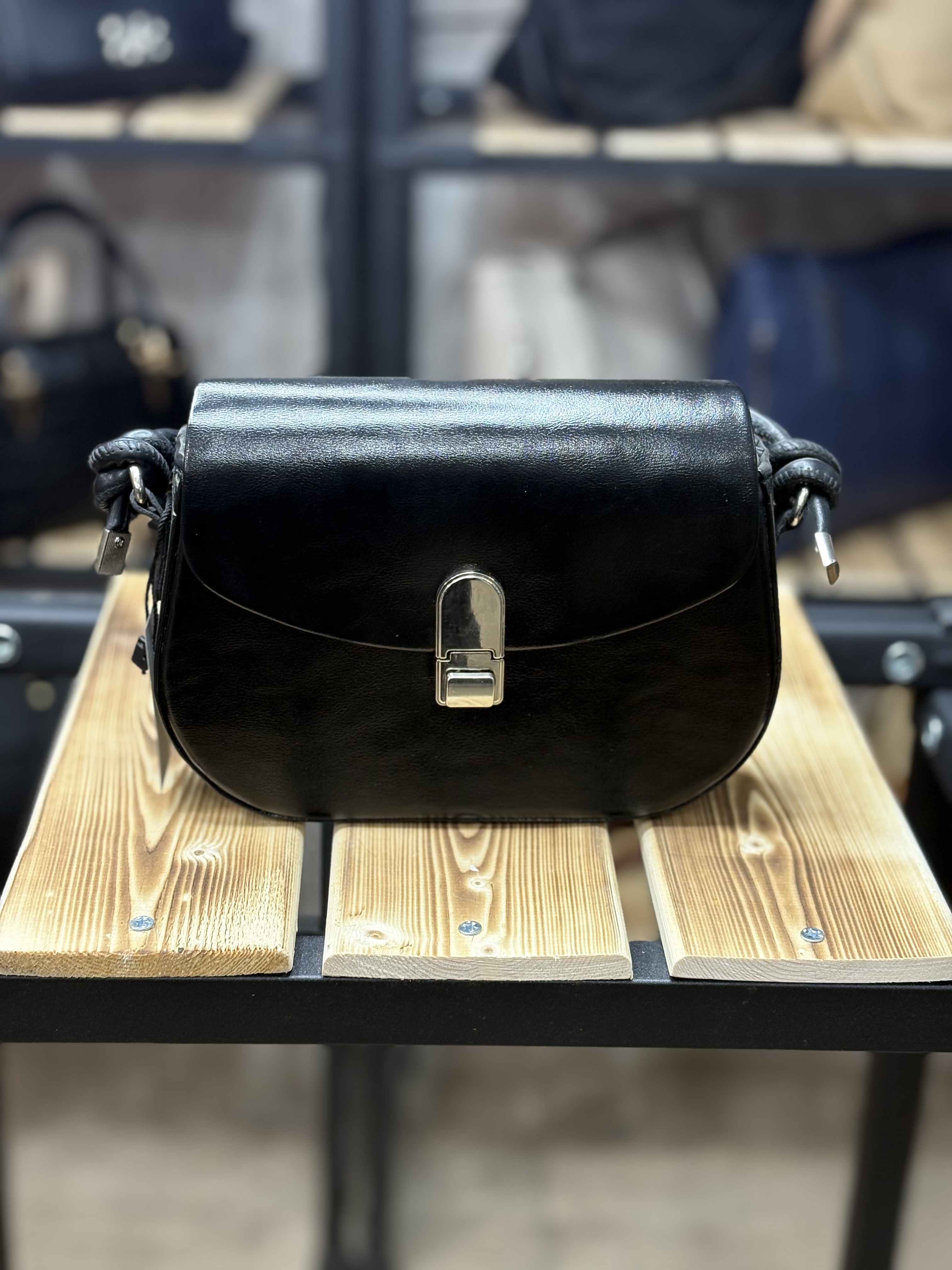 کیف زنانه ورنی قفل دار