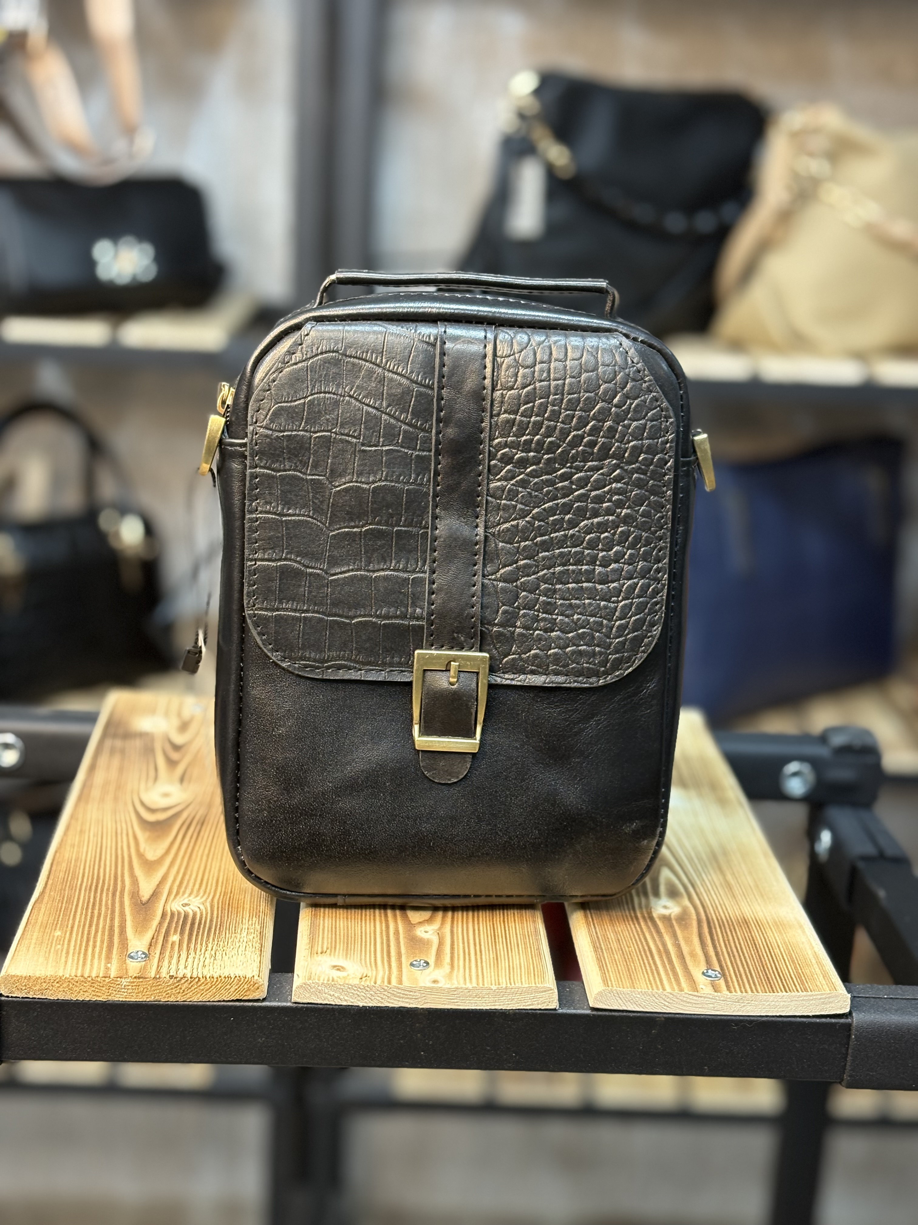 کیف مردانه چرم صنعتی تک قفل کوچک و متوسط