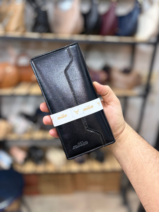 کیف پول کُتی ساده چرم طبیعی میلیان رنگ مشکی از نمای روبرو