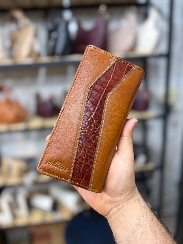 کیف پول کتی مدل نوار وسط چرم طبیعی میلیان عسلی از روبرو