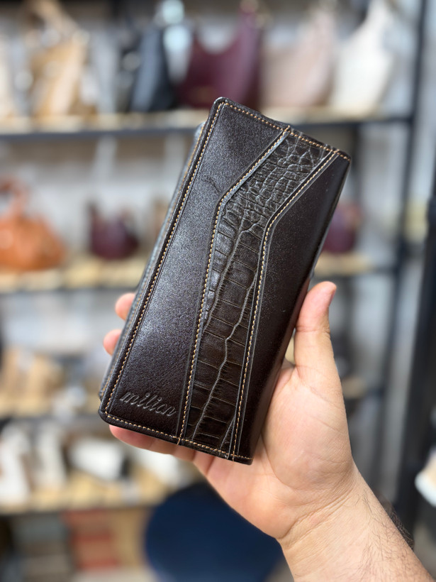 کیف پول کتی مدل نوار وسط چرم طبیعی میلیان قهوه ای از روبرو